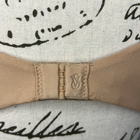 Victoria’s Secret lined bra - Picture 6 of 8